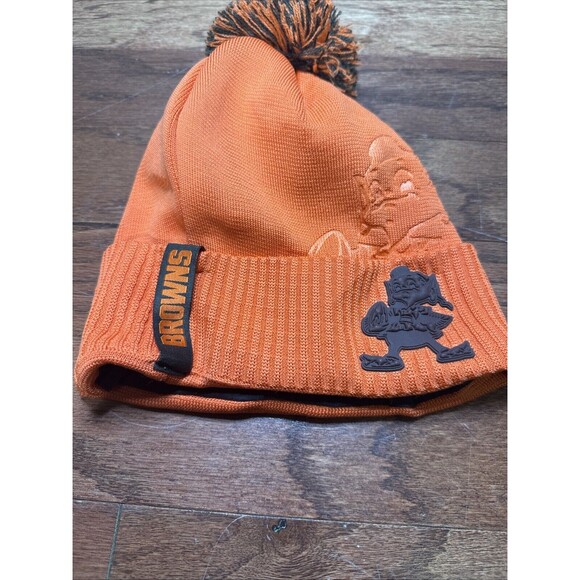 NEW ERA CLEVELAND BROWNS ORANGE RETRO DART CUFF POM TECH MENS KNIT HAT - Picture 3 of 6